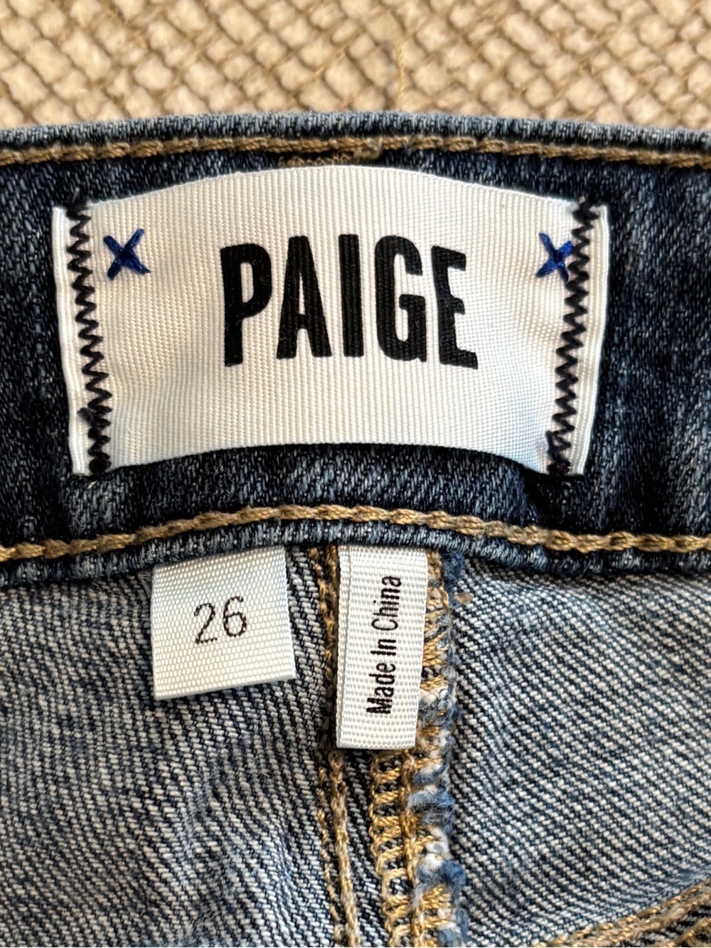 PAIGE Jimmy Jimmy Mid-Rise Denim Shorts Distressed Cuffed Size 26 - Picture 4 of 7